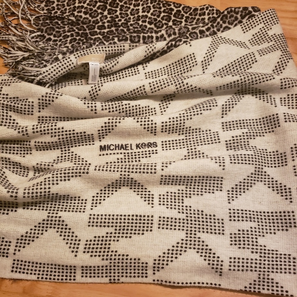 MK Scarf